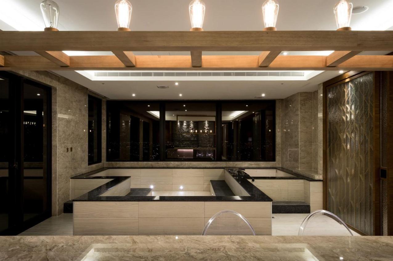Cuncyue Hot Spring Resort Luodong Zimmer foto The interior of the hotel