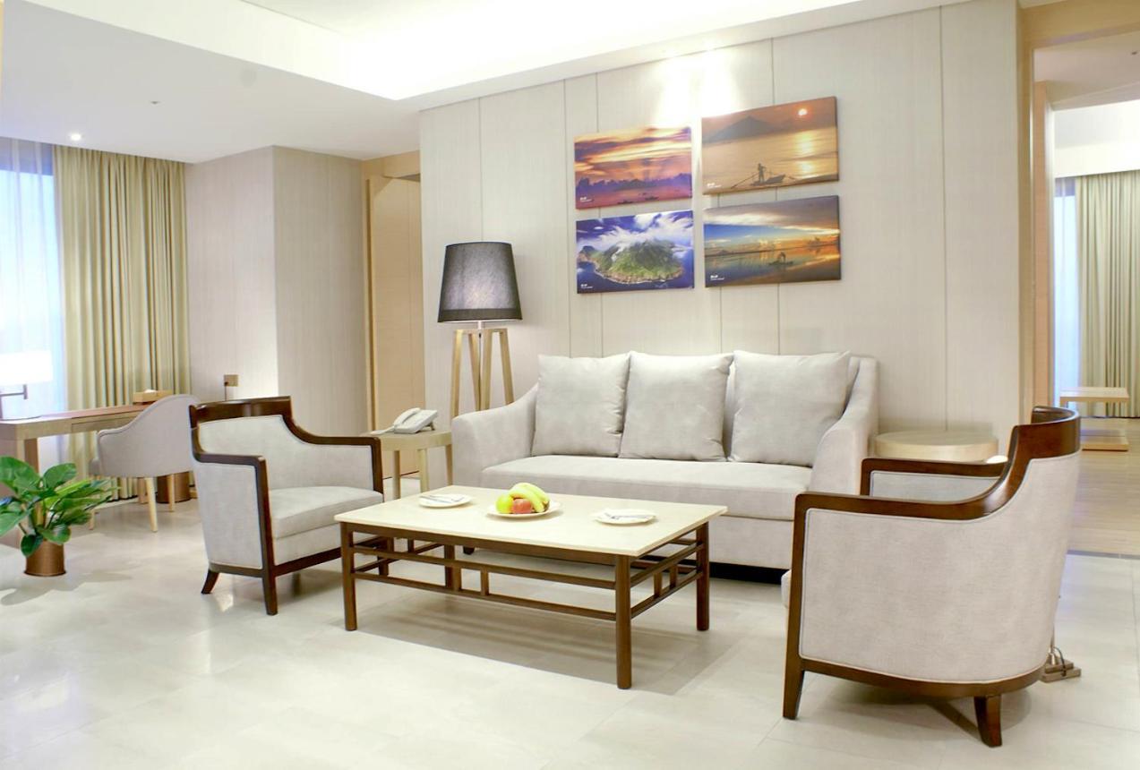 Cuncyue Hot Spring Resort Luodong Zimmer foto A living room