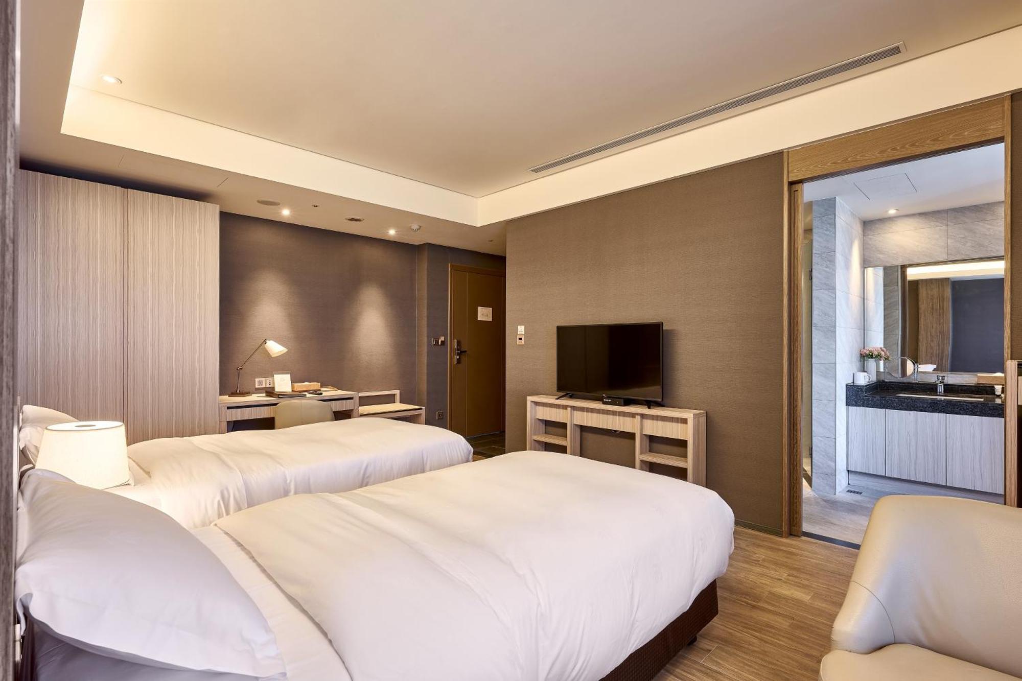 Cuncyue Hot Spring Resort Luodong Zimmer foto Deluxe Twin Room